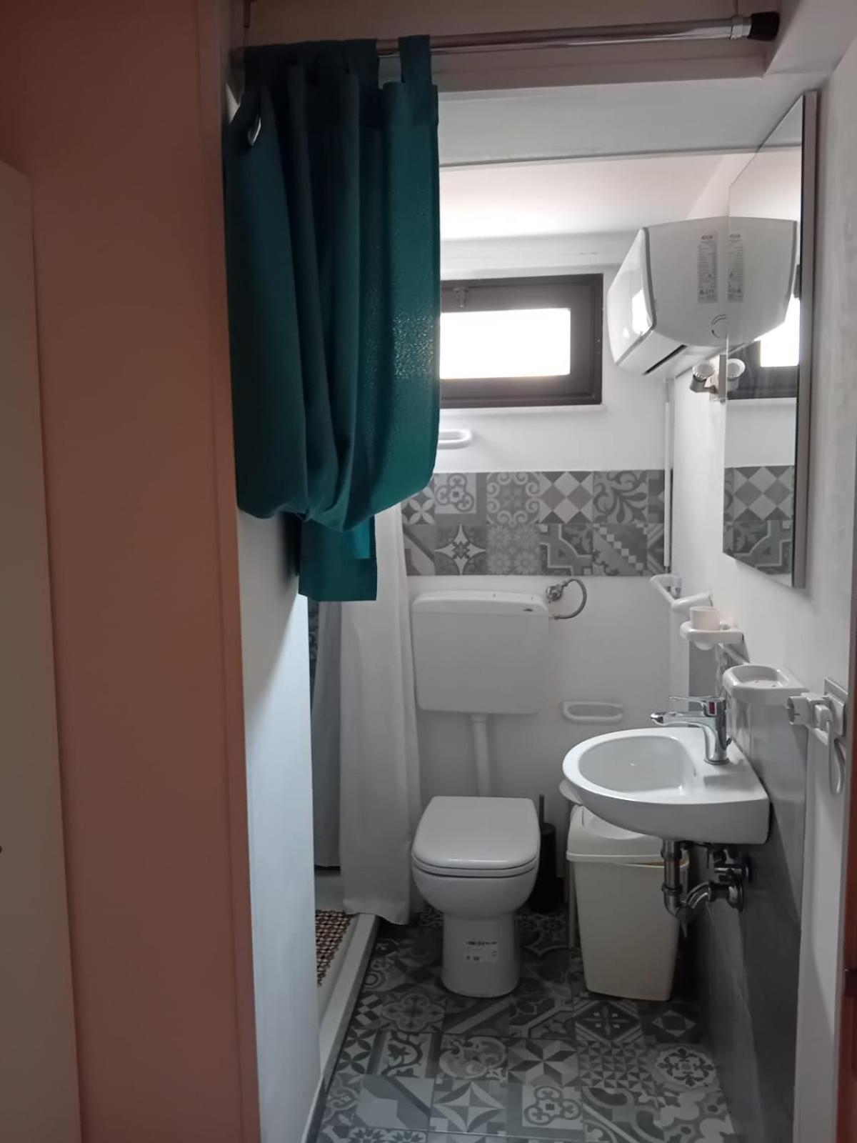 Room In Historical City Centre With Private Bathroom Katania Zewnętrze zdjęcie